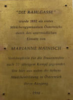 Gedenktafel am Schulgebäude Rahlgasse